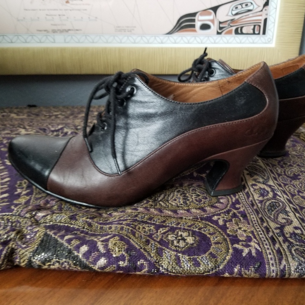 Fluevog Wonders K2 Brown and Black Size 6